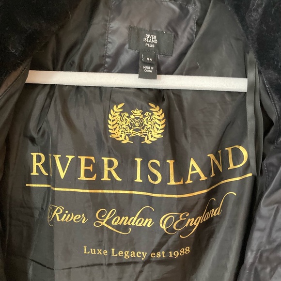 River Island Women’s Longline Padded Jacket with Faux-Fur Hood - Picture 4 of 10